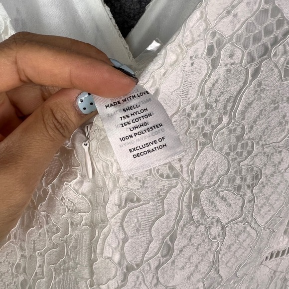 NEW Lulus White Lace Romper Long Bell Sleeve V Neck Cutout Back Women's Size S - Picture 8 of 9